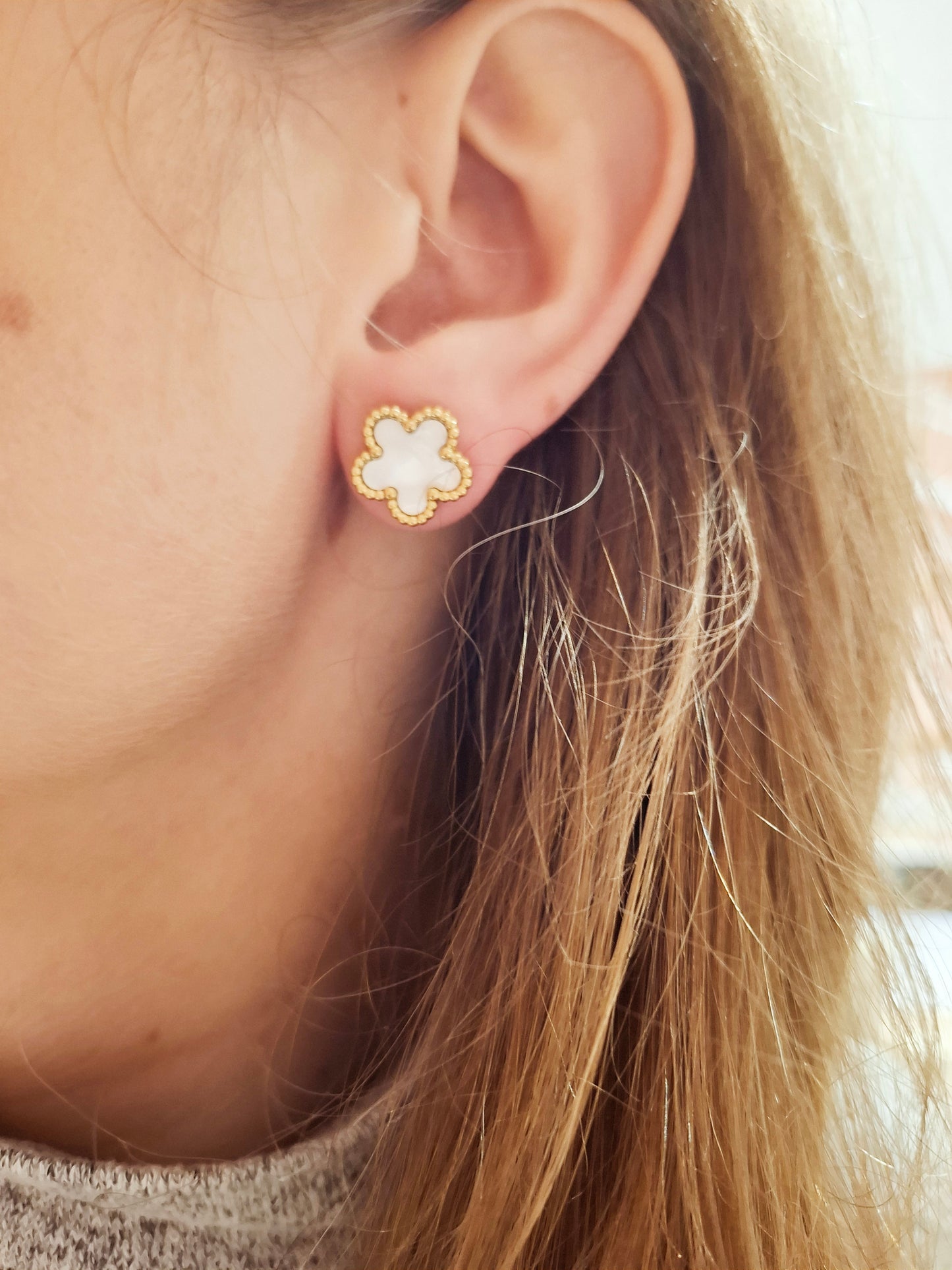 Boucles d'oreilles fleurs nacre