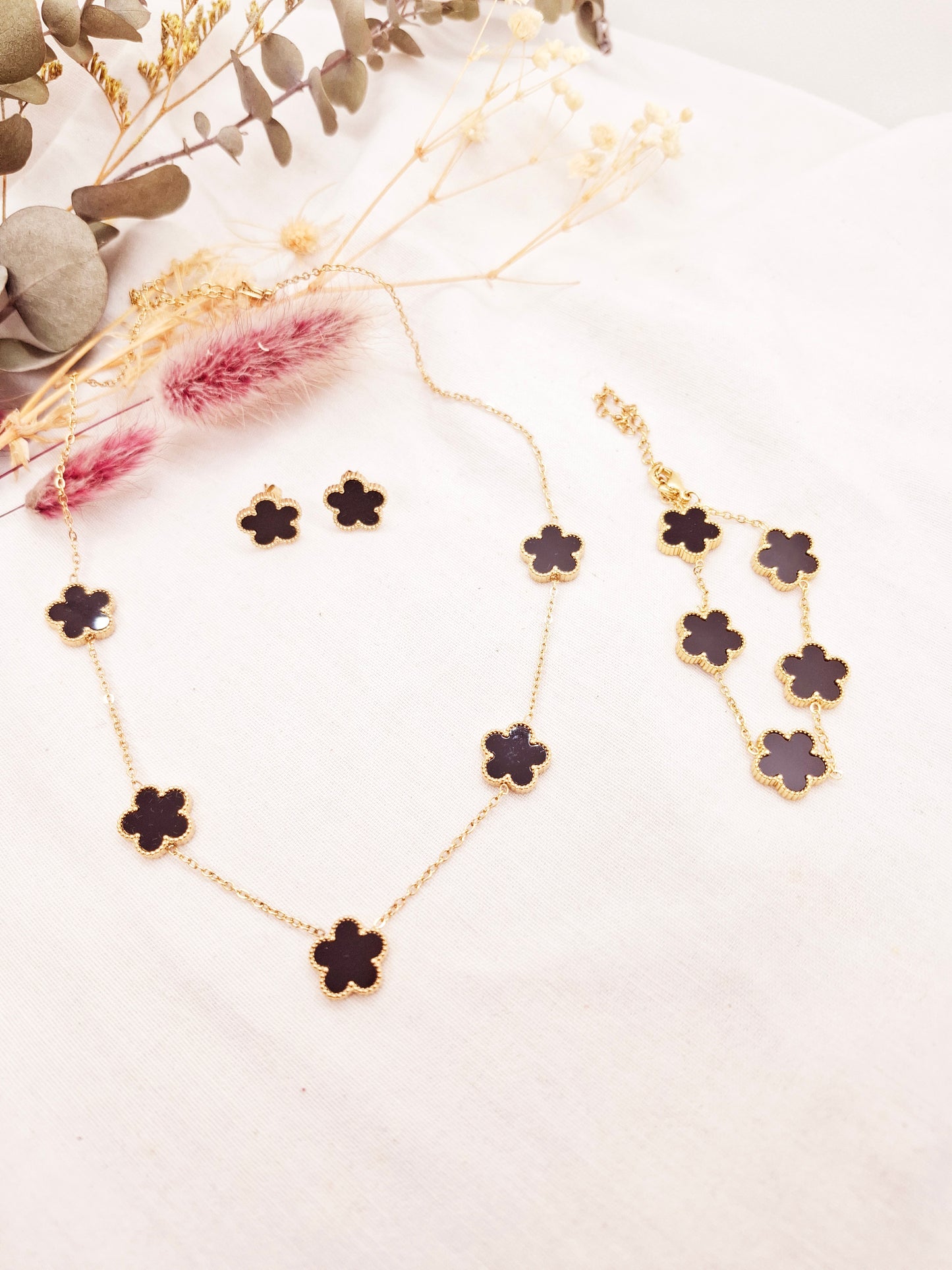 Collier fleurs noir