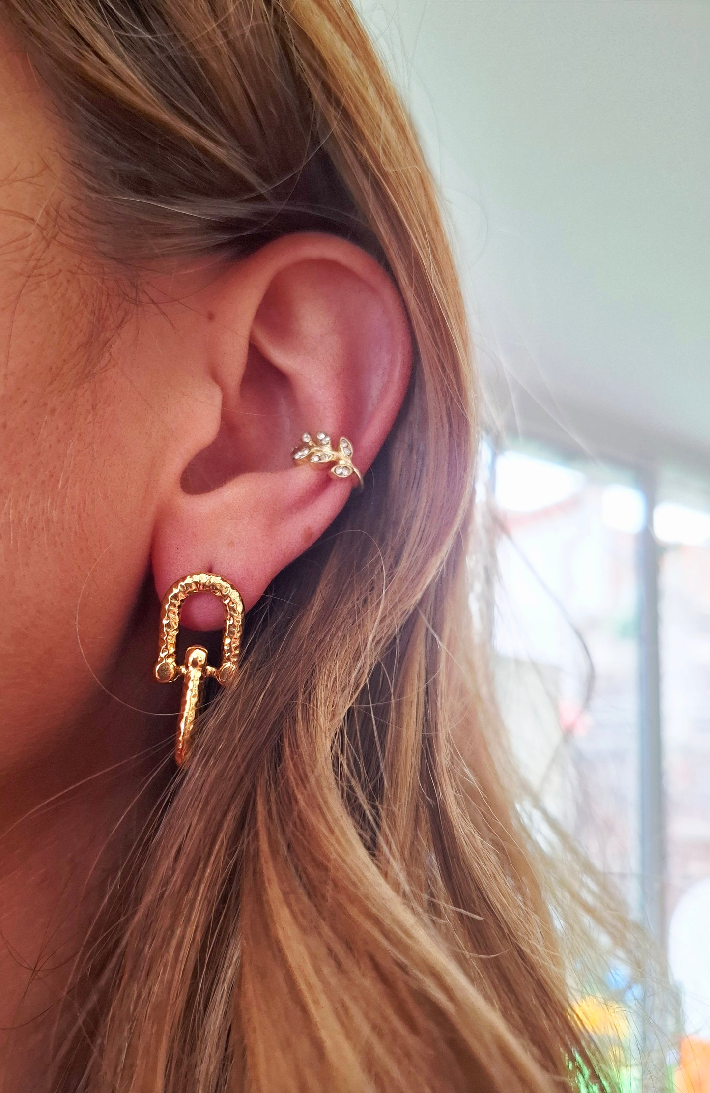 Ear cuff